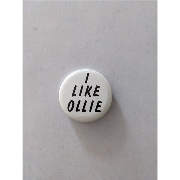 I Like Oliver North pin