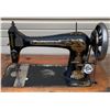 Image 3 : Singer Sewing Machine /"  Memphis Sphinx". [109721]
