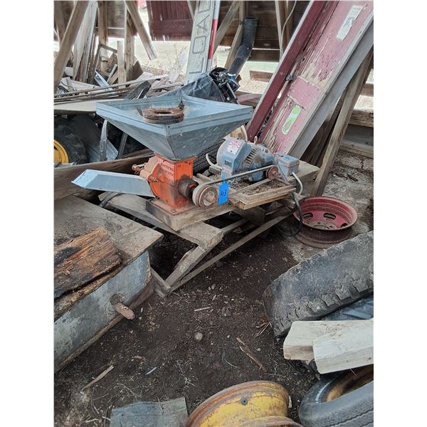 Macleods  Farmcrest No.106 Grain Crusher