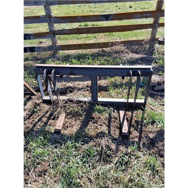 5' wide 707 Leon Loader Bale Spear