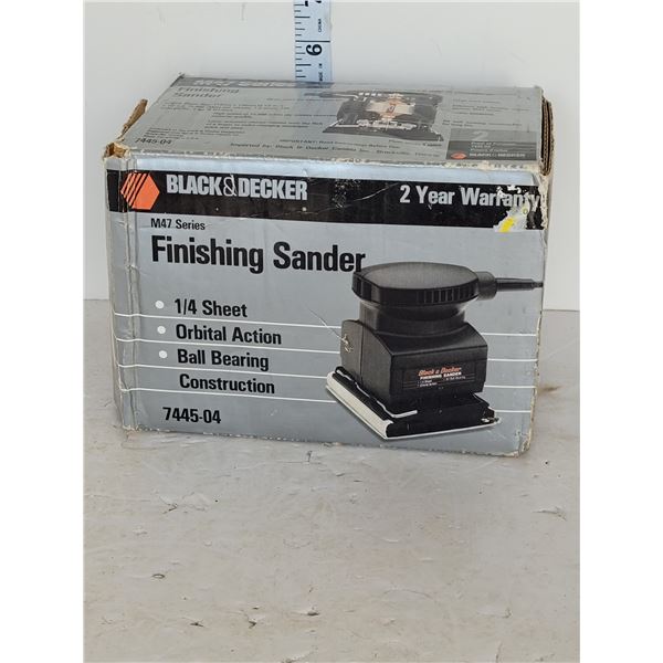 Black & Decker Finishing Sander M47 Series - Working