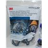 Image 2 : Unclaimed Order - New 3M Half Facepiece, Medium, P100 Particulate Filters