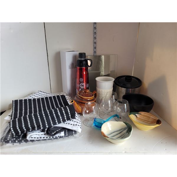 Lot of New & Used Tea Towels + Other Housewares. Blue Scoop, chino Bowls, Etc