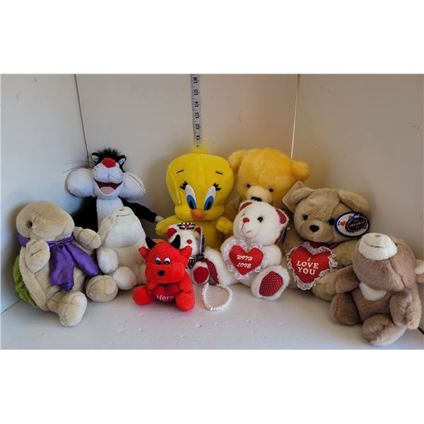 Lot of Looney Tunes (elecronic), Gund + Other Plush Toys