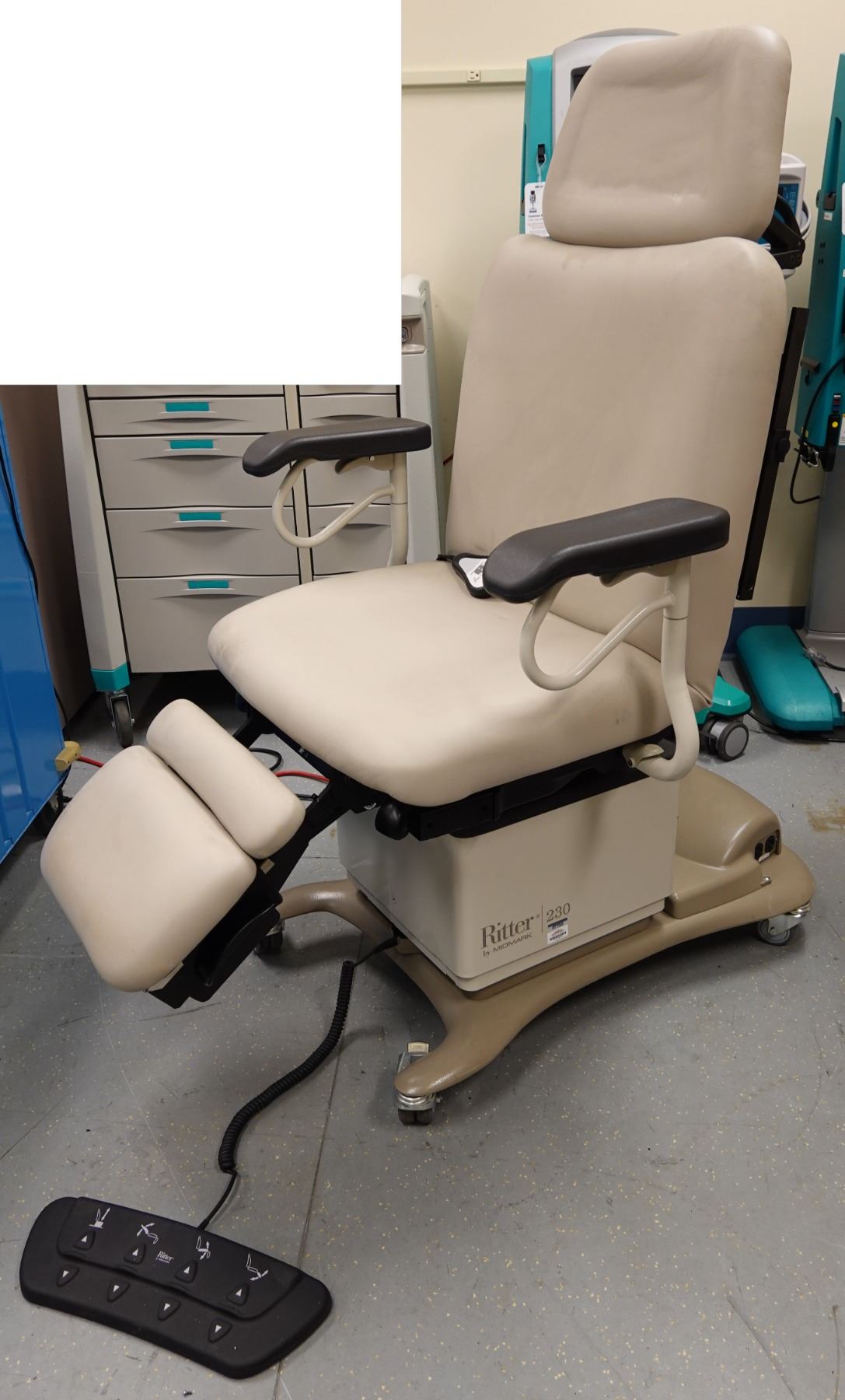 Midmark Ritter 230 Midmark Ritter 230 Barrier Free Exam Chair w/ Foot Controls - Oahu Auctions