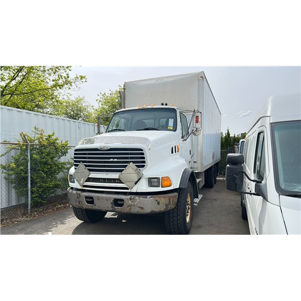 2004 STERLING L9500, 2DR TRUCK, WHITE, VIN 2FZHAZCV04AN24449