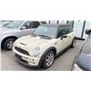 Image 1 : 2004 MINI COOPER S, 2DR HATCHBACK, WHITE, VIN WMWRE334X4TD81644
