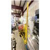 Image 2 : FOLDING INDUSTRIAL HAND CRANK DRYWALL LIFT
