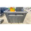 Image 2 : CAMBRO BLACK PLASTIC COMMERCIAL MOBILE DISH CART