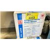 Image 2 : 2 BOXES OF 10 SYNGUARD 100 PCS BOXES INDUSTRIAL NITRILE EXAM GLOVES