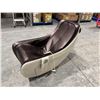 Image 2 : SYNCA CIRC - FAUTEUIL DE MASSAGE CHAUFFANT PREMIUM À PISTE SL - ESPRESSO, SKU: 144723, S/N: MR32C240
