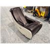 Image 1 : SYNCA CIRC - FAUTEUIL DE MASSAGE CHAUFFANT PREMIUM À PISTE SL - ESPRESSO, SKU: 144723, S/N: MR32C240