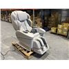 Image 2 : SYNCA JP3000 - FABRIQUÉ AU JAPON - FAUTEUIL DE MASSAGE 4D AVEC ROBOT IA 5D BLANC, SKU: 141124, S/N: 