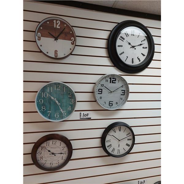 LOT DE 6 HORLOGES GRANDEURS ASSORTIES