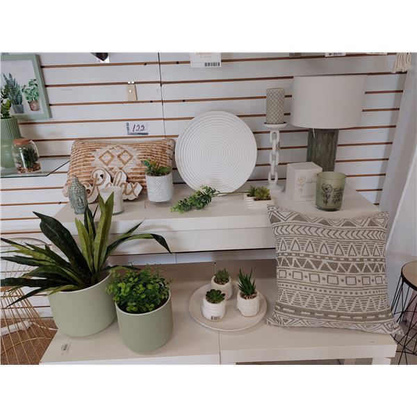 LOT DE 19 ARTICES DE DÉCORTION