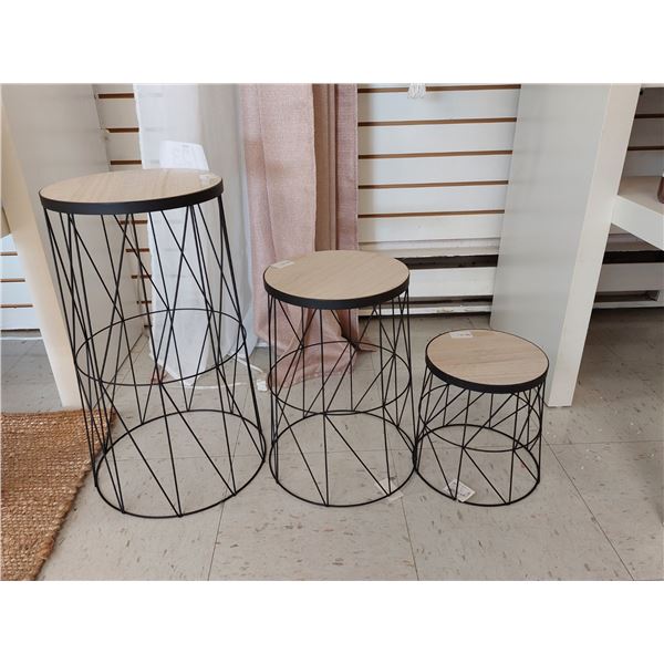 LOT DE 3 PETITES TABLES (10X 21.5", 9.5" X 15.5", 7-3/4" X9"