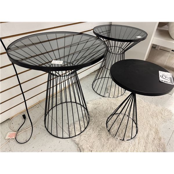 LOT DE 3 PETITES TABLES METAL ET VERRE (18 X 24-1/4", 15-1/2" X 21-3/4", 12" X 17-3/4"