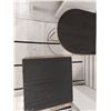 Image 2 : LOT DE 2 TABLES 18"H ET TAPIS 72" X 46"