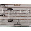 Image 2 : LOT DE 50 VERRES ET DÉCORATION ASSORTIES