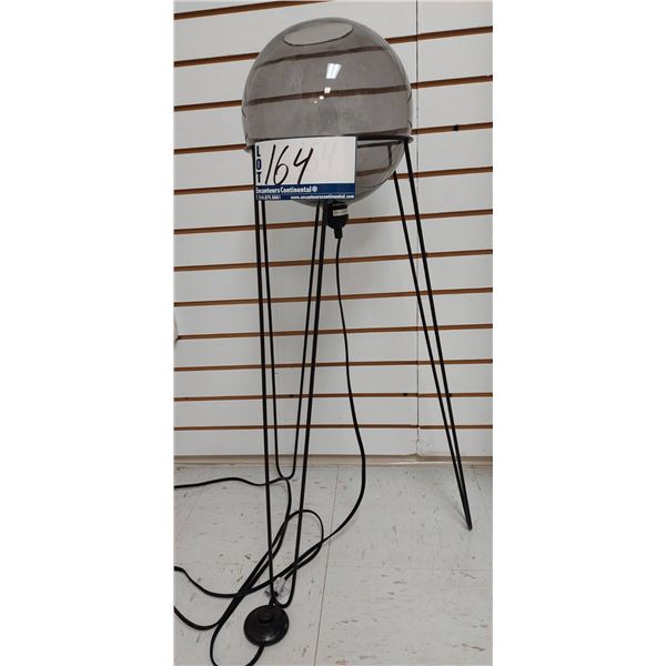 LAMPDE SUR PIED (VALEUR DE 70 +$)