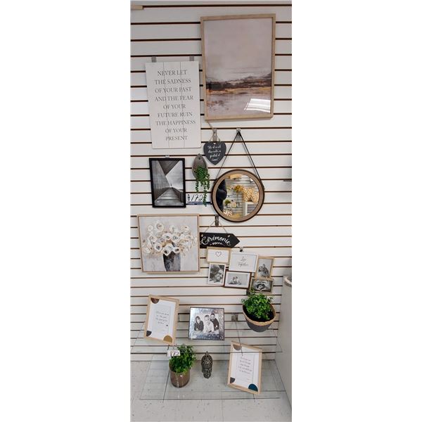 LOT DE 14 ARTICLES DE DECORATION ASS. VOIR PHOTO (VALEUR DE 250 +$)