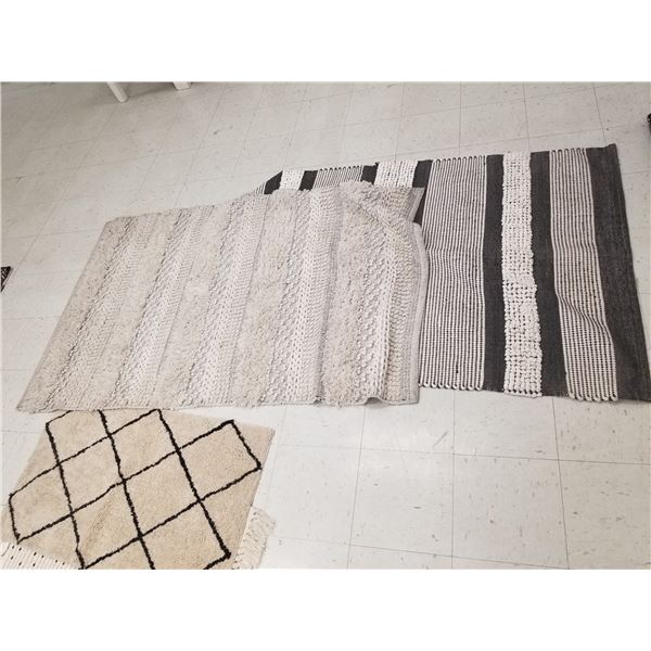 LOT DE 6 TAPIS GR. ASS. (VALEUR DE 280$)