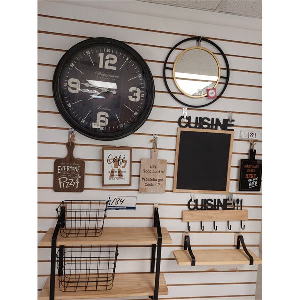 LOT DE 10 DECORATIONS MURAL ASS. (VALEUR DE 175+$)