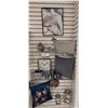 Image 1 : LOT DE 14 ARTICLES DE DECORATION ASS.BLEU ET GRIS (VALEUR DE 150+$)