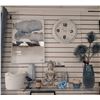 Image 2 : LOT DE 11 ARTICLES DE DECORATION ASS. BLEU-GRIS-BLANC (VALEUR DE 280+$)