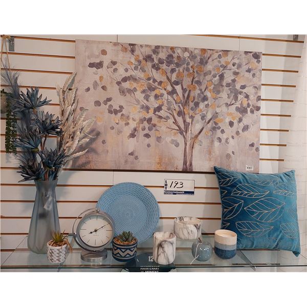 LOT DE 11 ARTICLES DE DECORATION ASS. (VALEUR DE 125+$)