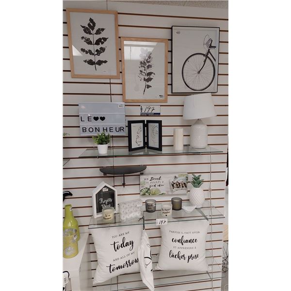 LOT DE 21 ARTICLES DE DECORATION ASS. (VALEUR DE 200+$)