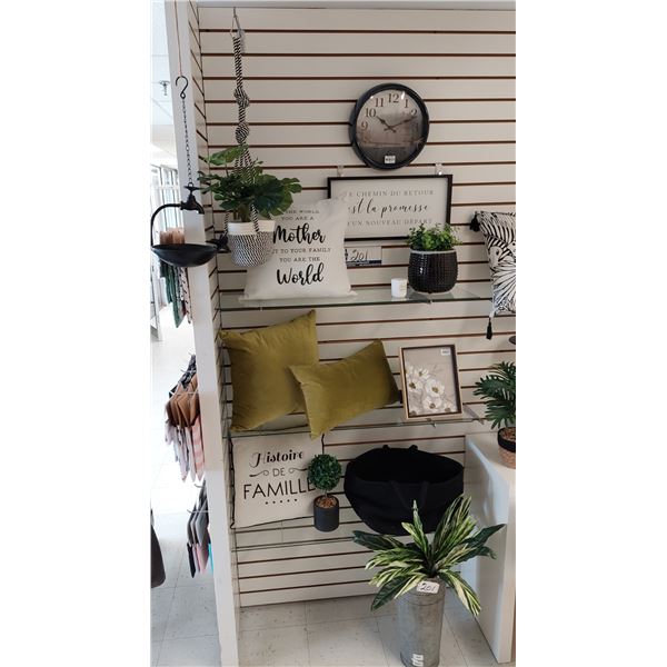 LOT DE 15 ARTICLES DE DECORATION ASS.NOIR,BLANC,VERT (VALEUR DE 175+$)