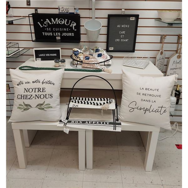 LOT DE 19 ARTICLES DE DECORATION ASS. (VALEUR DE 150+$)