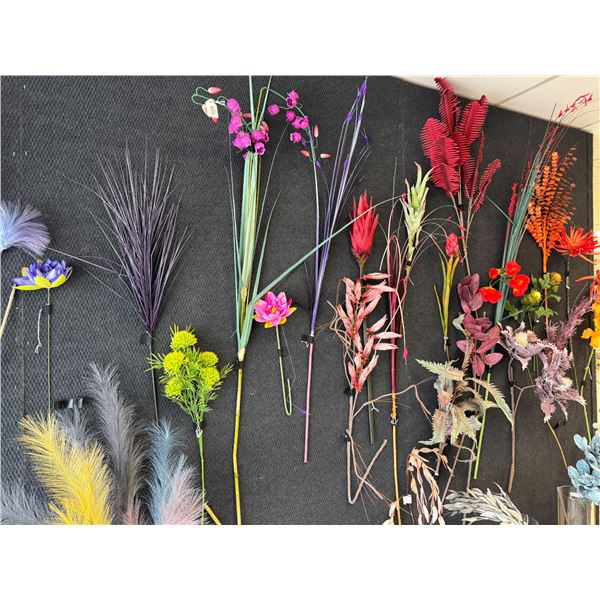 LOT DE FLEURS ASS. (VALEUR DE 250+$)