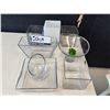 Image 1 : LOT DE 8 VASES EN VERRE ASS. (VALEUR DE 150+$)