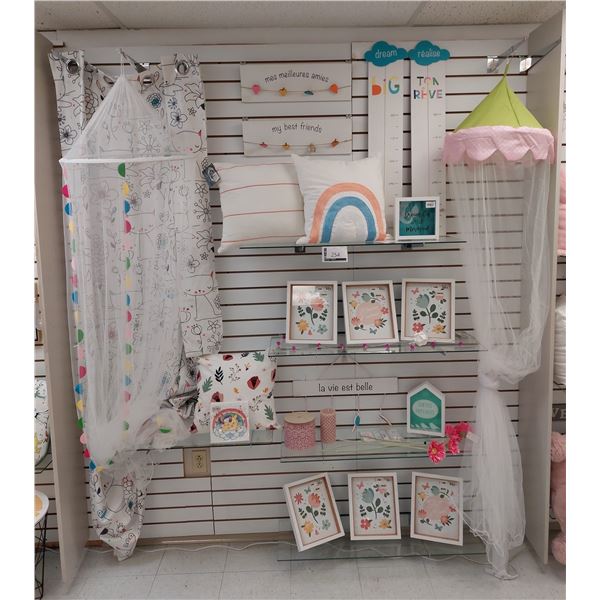 LOT DE 25 ARTICLES DE DECORATION POUR PETITE FILLE (VALEUR DE 200+$)