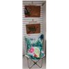 Image 1 : LOT DE 5 ARTICLE DE DECORATION ASS.2-CHAISES /2-TAPIS ET 1-COUSSIN (VALEUR DE 150+$)