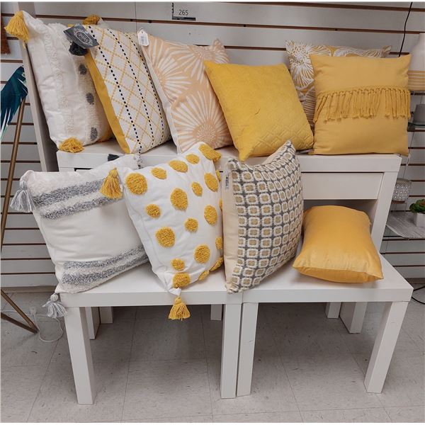 LOT DE 10 COUSSINS ASS. (VALEUR DE 280+$)