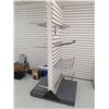 Image 1 : LOT DE 3 PRESENTOIR 32” X 81”