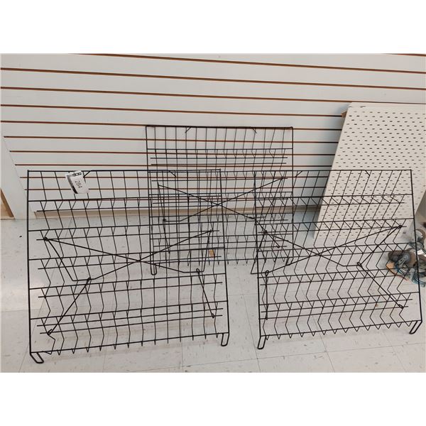 LOT DE 3 PRESENTOIRS 29” X 23”