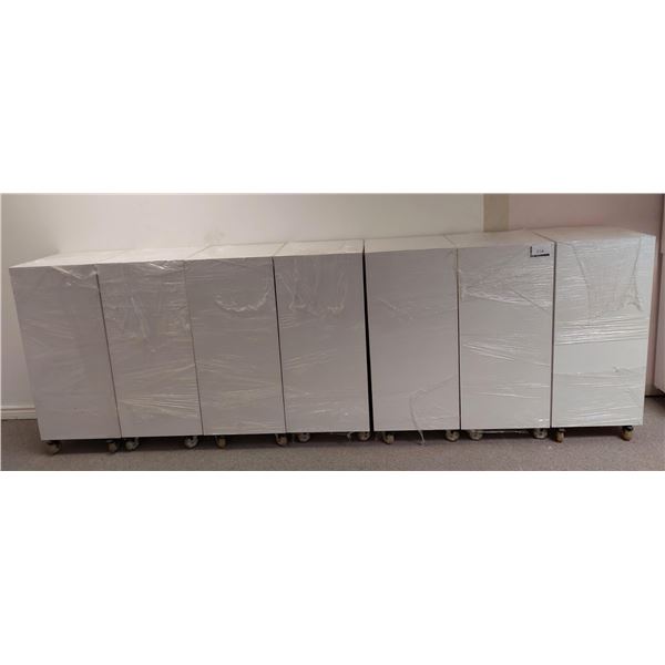 LOT DE 7 CUBES 18”X18”X43”