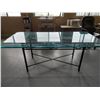 Image 2 : TABLE DESSUS EN VERRE 80”X40”X31”