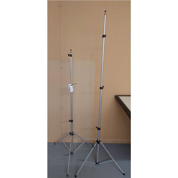 LOT DE 2 TRIEPIEDS