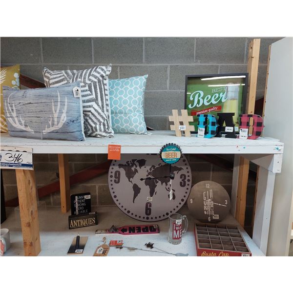 LOT DE 55+ ARTICLES DE DÉCO ASSORTIS (VALEUR DÉTAIL: 700+$)