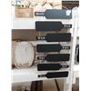 Image 1 : LOT DE 100+ ARTICLES DE DÉCO ASSORTIS (VALEUR DÉTAIL: 900+$)