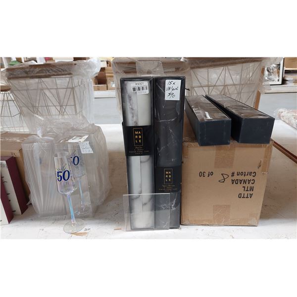 LOT DE 50+ ARTICLES DE DÉCO ASSORTIS (VALEUR DÉTAIL: 450+$)