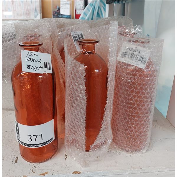 LOT DE 12 VASES 10" (VALEUR DÉTAIL: 144$)