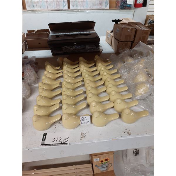 LOT DE 140+ DECO RÉRUCHES EN PORCELAINE (VALEUR DÉTAIL: 2000+$)