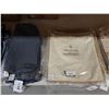 Image 2 : LOT DE 60+ HOUSSES A COUSSIN ASSORTIES (VALEUR DÉTAIL: 1000+$)