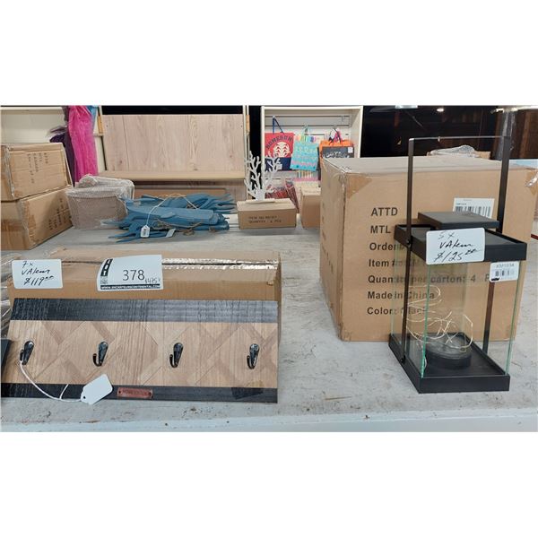 LOT DE 28 ARTICLES DE DÉCO ASSORTIS (VALEUR DÉTAIL: 475+$)
